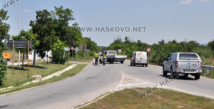Влекач изтърси бронирана машина на кръговото до Технополис, движението отклонено