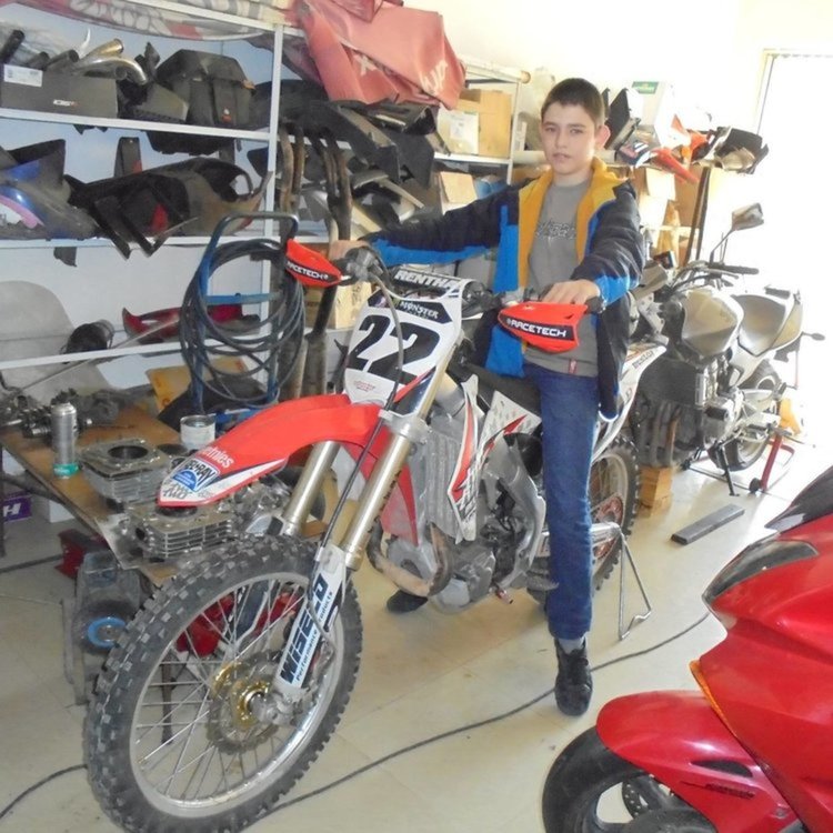 След 14 дни в неизвестност прекратиха издирването на 16 годишния Крис