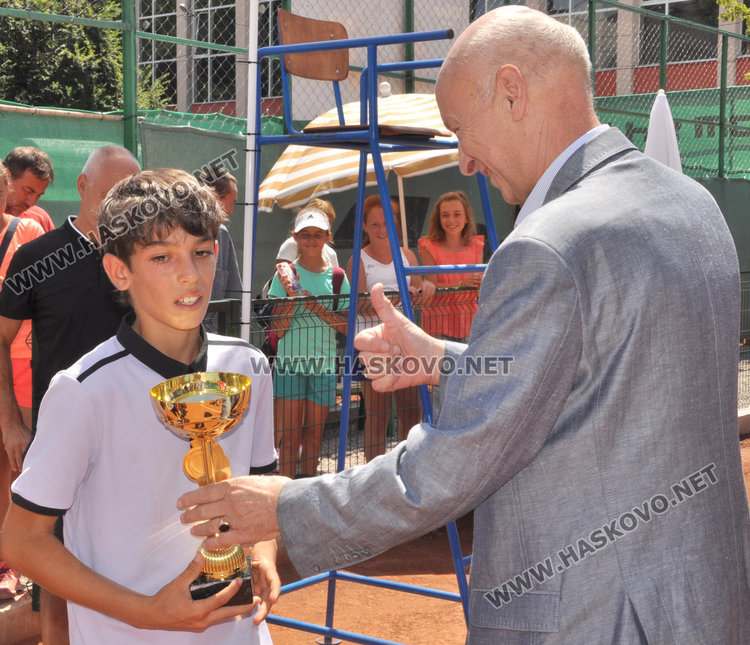 Втори Гришо в Хасково: Адрияно триумфира на Държавното по тенис
