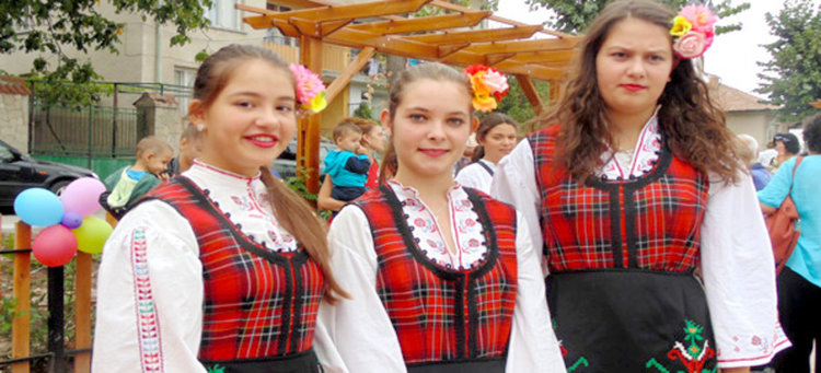  Деца от Минерални бани откриват международен фестивал в Истанбул