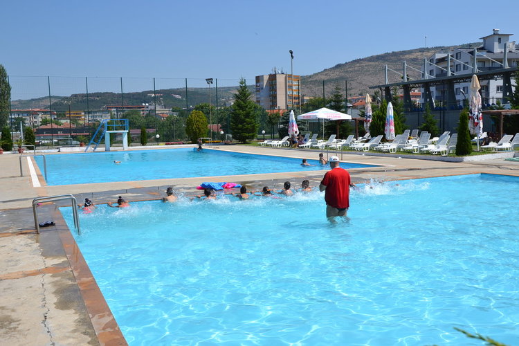 Плувното лято в Момчилград е в разгара си
