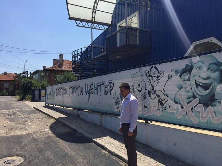 Общинският съветник Ферди Мурад с грижа за кв.”Байкал”