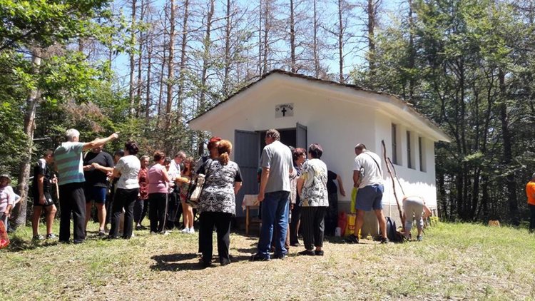 Серафимовци почетоха Свети Илия с курбан за здраве