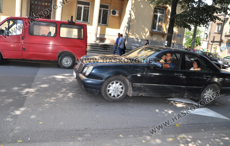 Шофьори: Легналите полицаи в Хасково ниски и излишни или високи и опасни