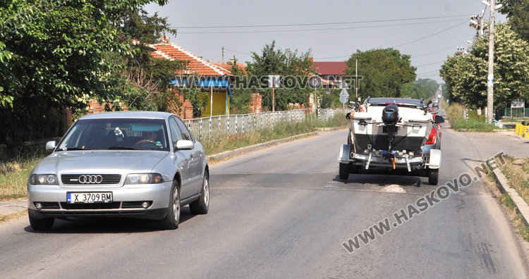 Шофьори: Легналите полицаи в Хасково ниски и излишни или високи и опасни