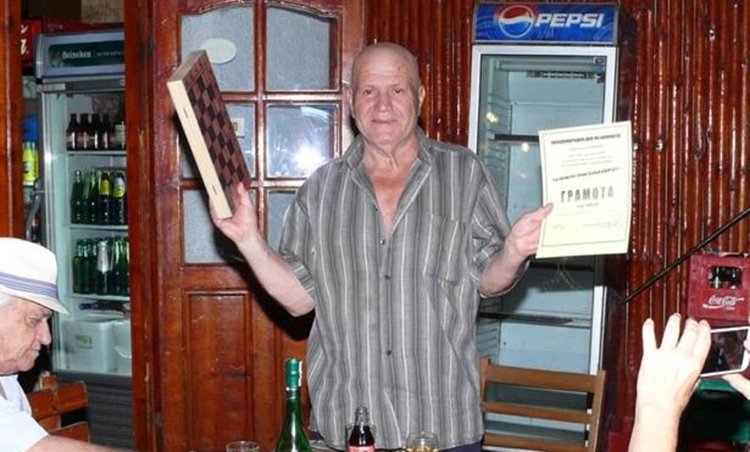 Най-възрастният участник е победител в шахматния турнир на Дълбок извор