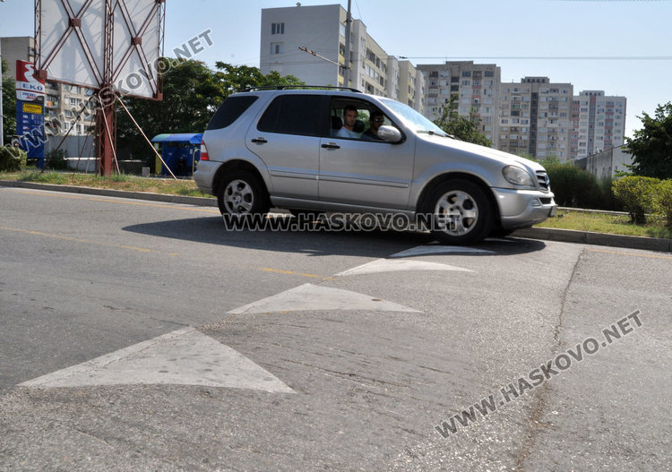 Шофьори: Легналите полицаи в Хасково ниски и излишни или високи и опасни