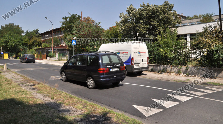 Шофьори: Легналите полицаи в Хасково ниски и излишни или високи и опасни