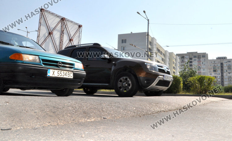 Шофьори: Легналите полицаи в Хасково ниски и излишни или високи и опасни