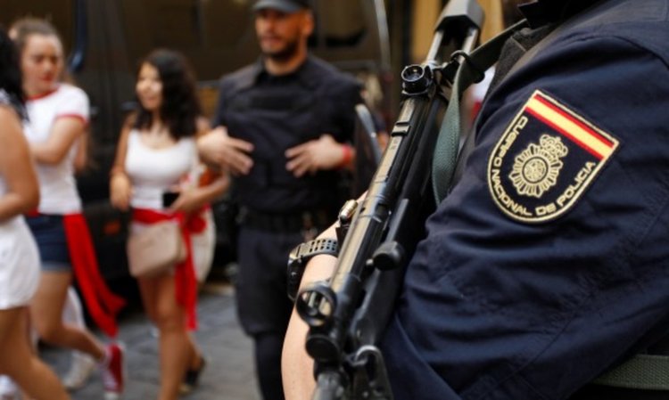 Мъж е преминал границата на испанския анклав Мелиля в Мароко и е ранил полицай с нож, крещейки "Аллах е велик".