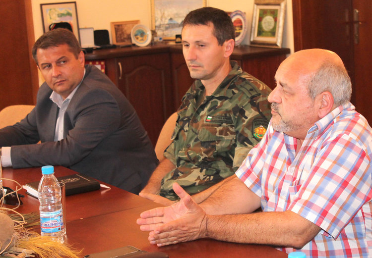 Областният стяга институциите за борба с пожарите