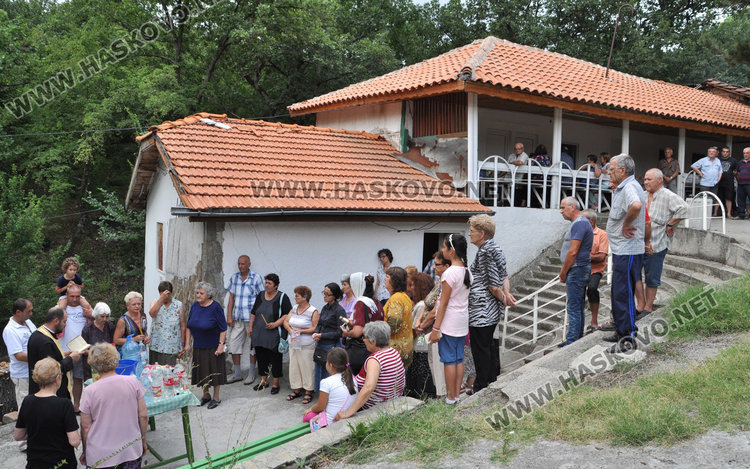 Кметове и общински съветници на курбана за св. Анна в Тракиец