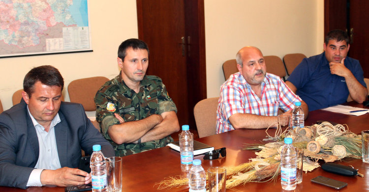 Областният стяга институциите за борба с пожарите