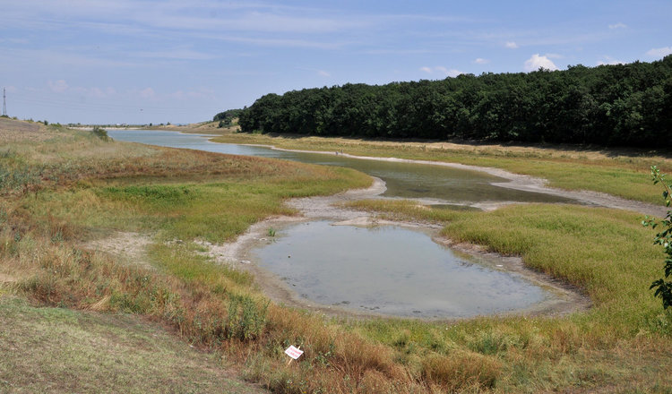 Сивата вода пак пресъхва, язовирът без арендатор