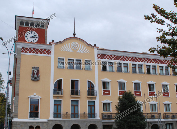 Общината напуска свободния пазар на ток, връща се при EVN