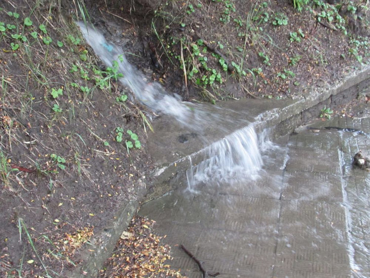 Поройни дъждове и градушки се изсипаха в страната