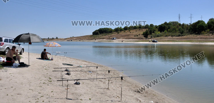 МИналата година по това време тук беше пълно с рибари