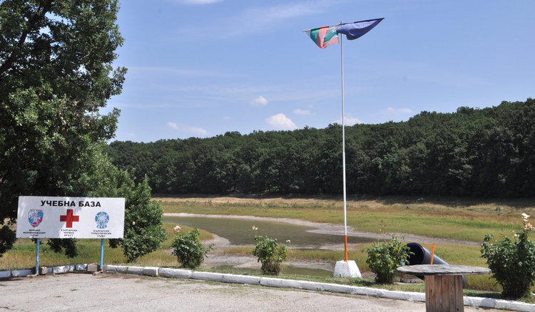 Сивата вода пак пресъхва, язовирът без арендатор