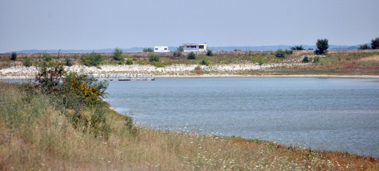 Сивата вода пак пресъхва, язовирът без арендатор