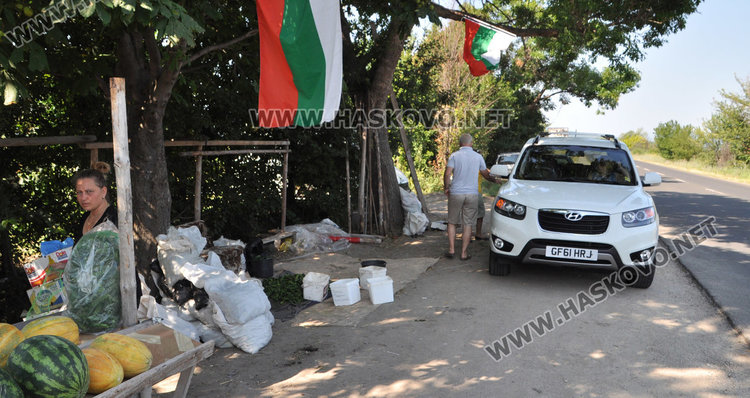 Навесът на Дуран Дуран. Според АПИ той застрашава безопасността на движението