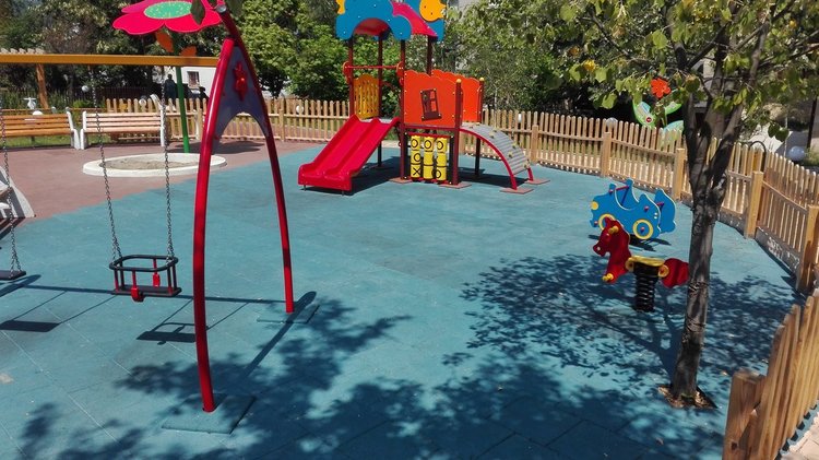 Модернизират площада пред община Кирково