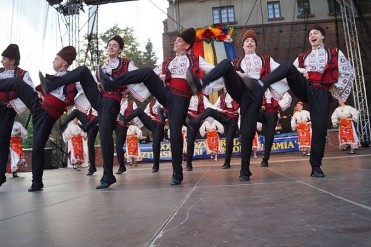 С плакет за отлично представяне се завърна танцовият ансамбъл от Олщин, Полша