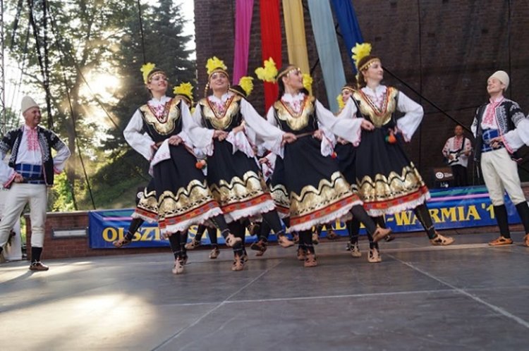 С плакет за отлично представяне се завърна танцовият ансамбъл от Олщин, Полша