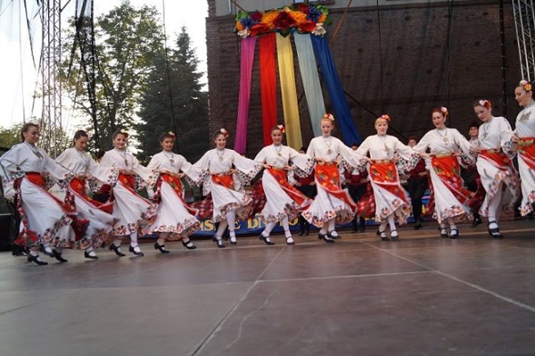 С плакет за отлично представяне се завърна танцовият ансамбъл от Олщин, Полша