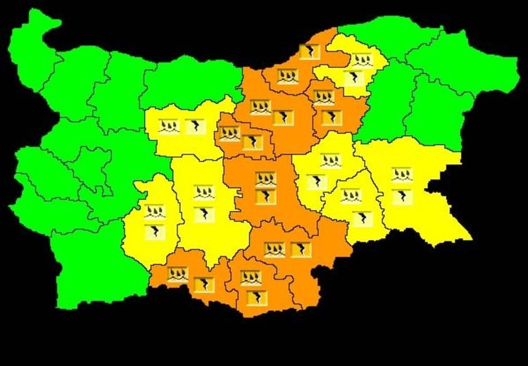 Оранжев код за Кърджали, удрят ни градушки
