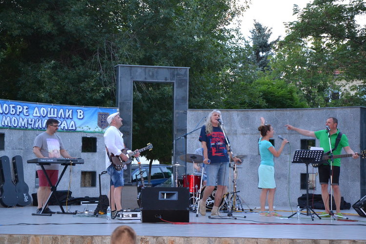 "КЕФ БЕНД" пренесоха Момчилград в света на рока