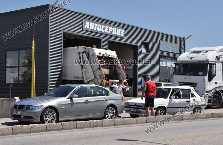 Тир се заклещи в локалното на Кърджалийска, праща поздрави на местната власт
