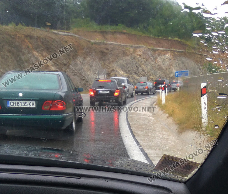 Читателка: Две хасковски коли прередиха десетина на Маказа (обновена)