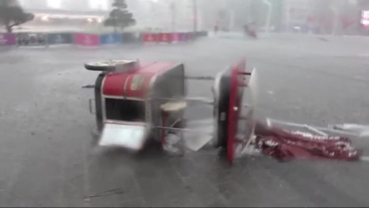 Суперклетка причинила потопа в Истанбул