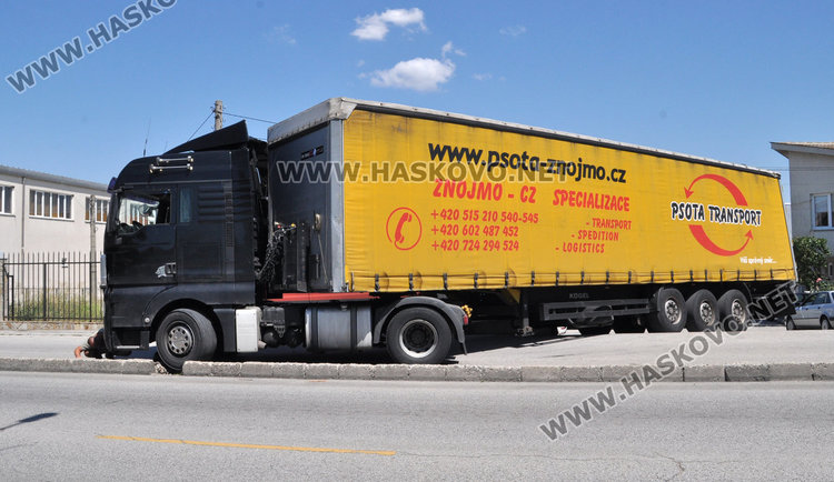 Тир се заклещи в локалното на Кърджалийска, праща поздрави на местната власт