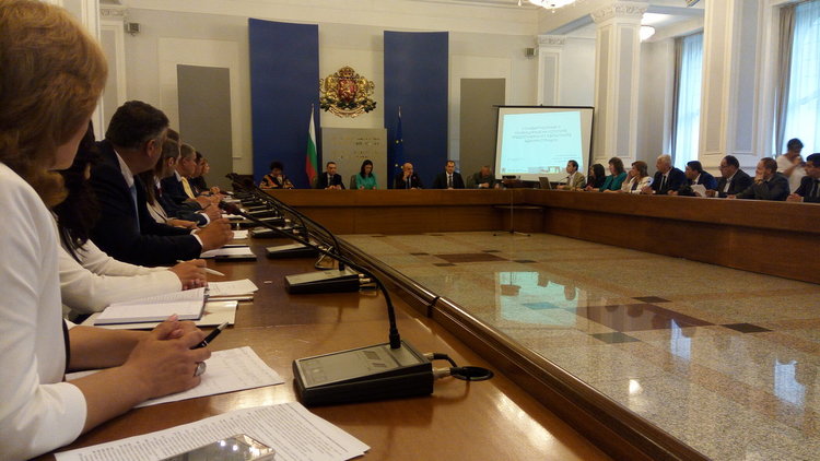 Областните администрации ще борят бюрокрация и бумащина