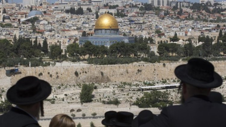 Израел използва зашеметяващи гранати и звукови бомби срещу богомолци, завръщащи се към джамията "Ал Акса"