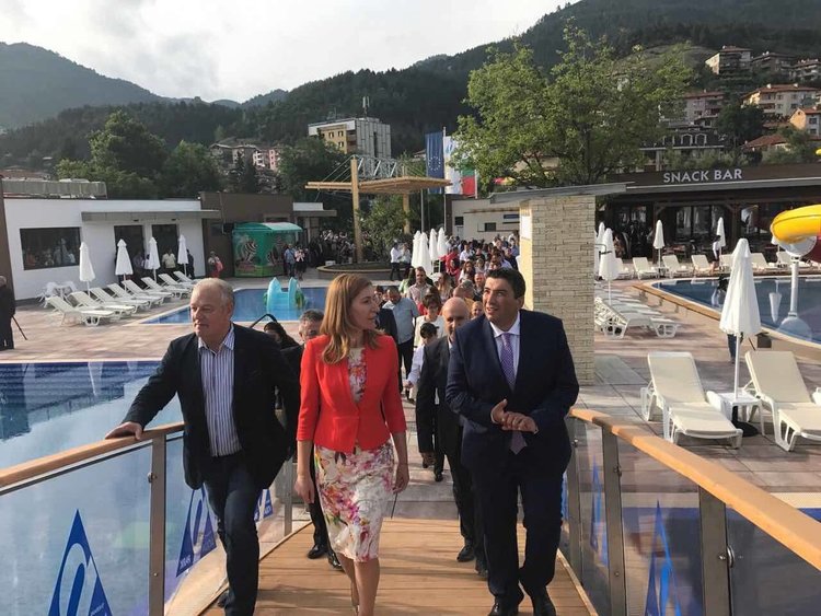 Министърът на туризма откри единствения в България воден атракцион с минерална вода в Девин