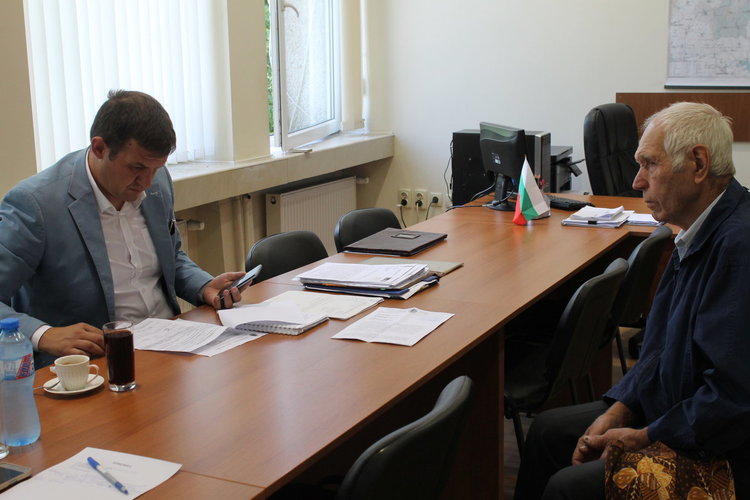 Искат премахване на гаражите, поставени върху детски площадки