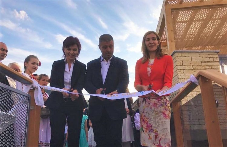 Министърът на туризма откри единствения в България воден атракцион с минерална вода в Девин