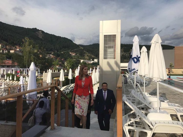 Министърът на туризма откри единствения в България воден атракцион с минерална вода в Девин