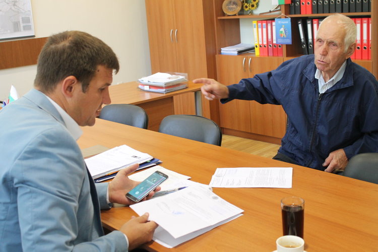 Искат премахване на гаражите, поставени върху детски площадки