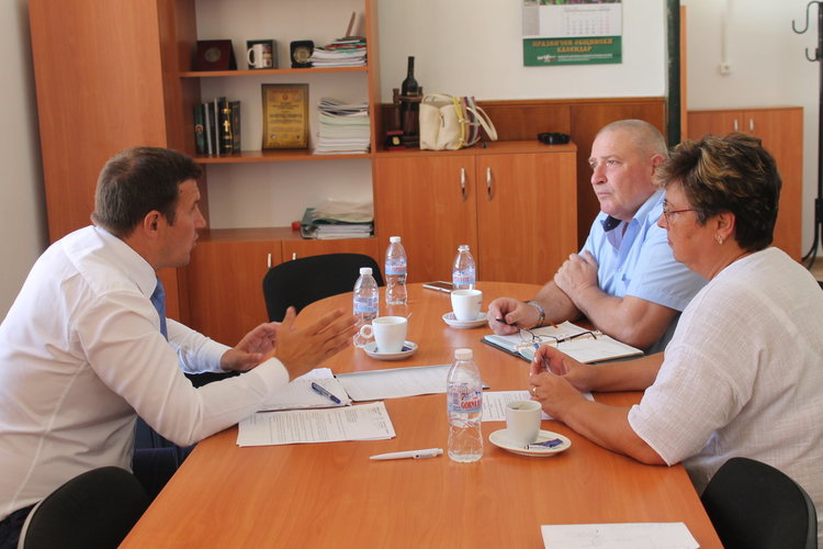 Искат премахване на гаражите, поставени върху детски площадки