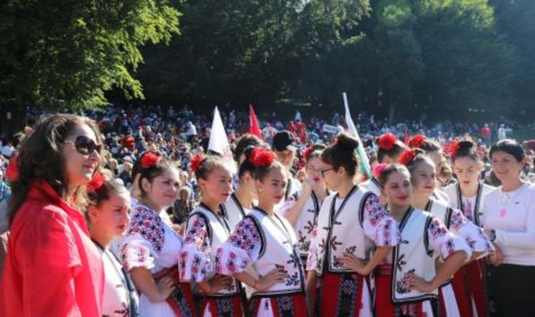 Нинова пред 60 000 на Бузлуджа: Да обединим народа си