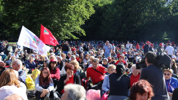 Нинова пред 60 000 на Бузлуджа: Да обединим народа си