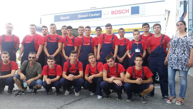 Ученици от Електрониката се докоснаха до най-новото ниво на професионална техника на стаж в Австрия