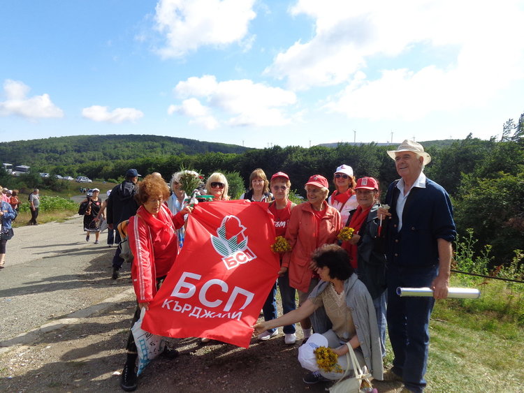                                                400 социалисти от Кърджалийско качиха Бузлуджа,поздрави ги Станишев