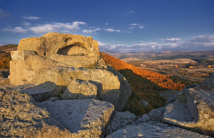 Татул: Легендата за светилището гласи, че именно там се намира гробът на митичнния певец Орфей.