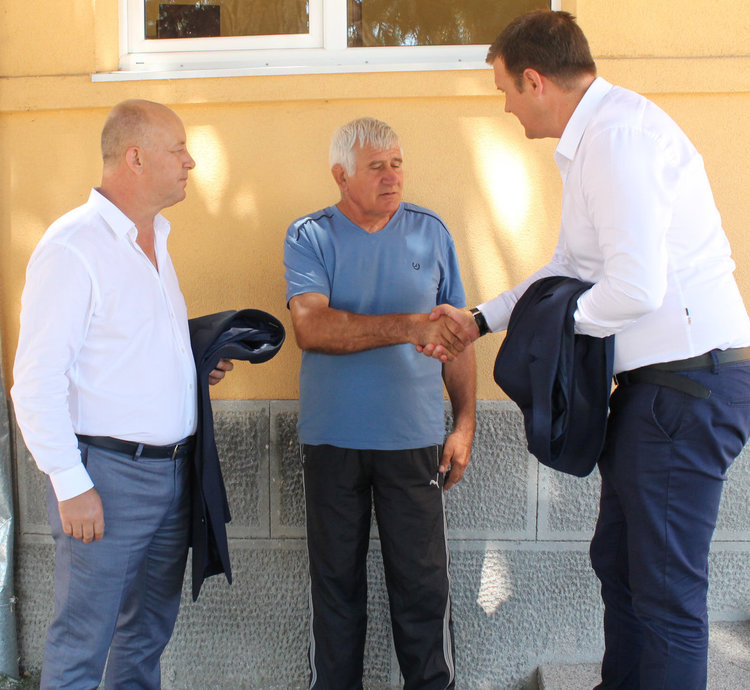 Искат разчистване на храстите край пътя Хасково – Минерални бани