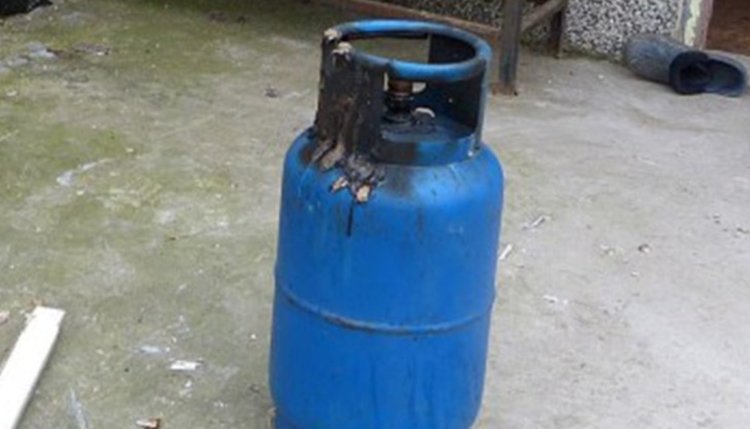 Извадиха опасна газова бутилка от жилище