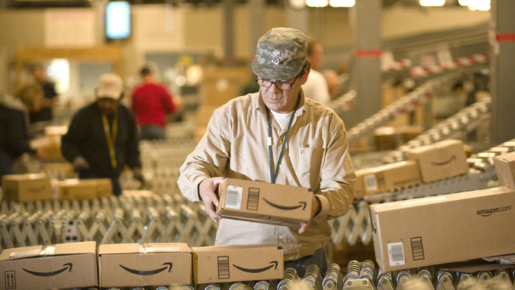 Amazon ще наеме 50 000 служители на 2 август